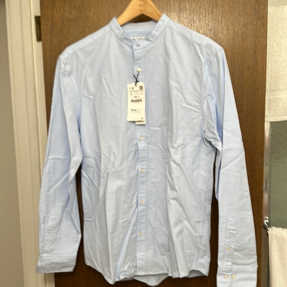 Zara Men’s Banded Collar Shirt. Light Blue (Large).